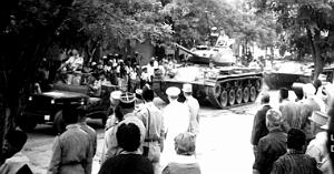 1357- Le Telagh - Defile 9e Hussards2 -14  juillet 1959